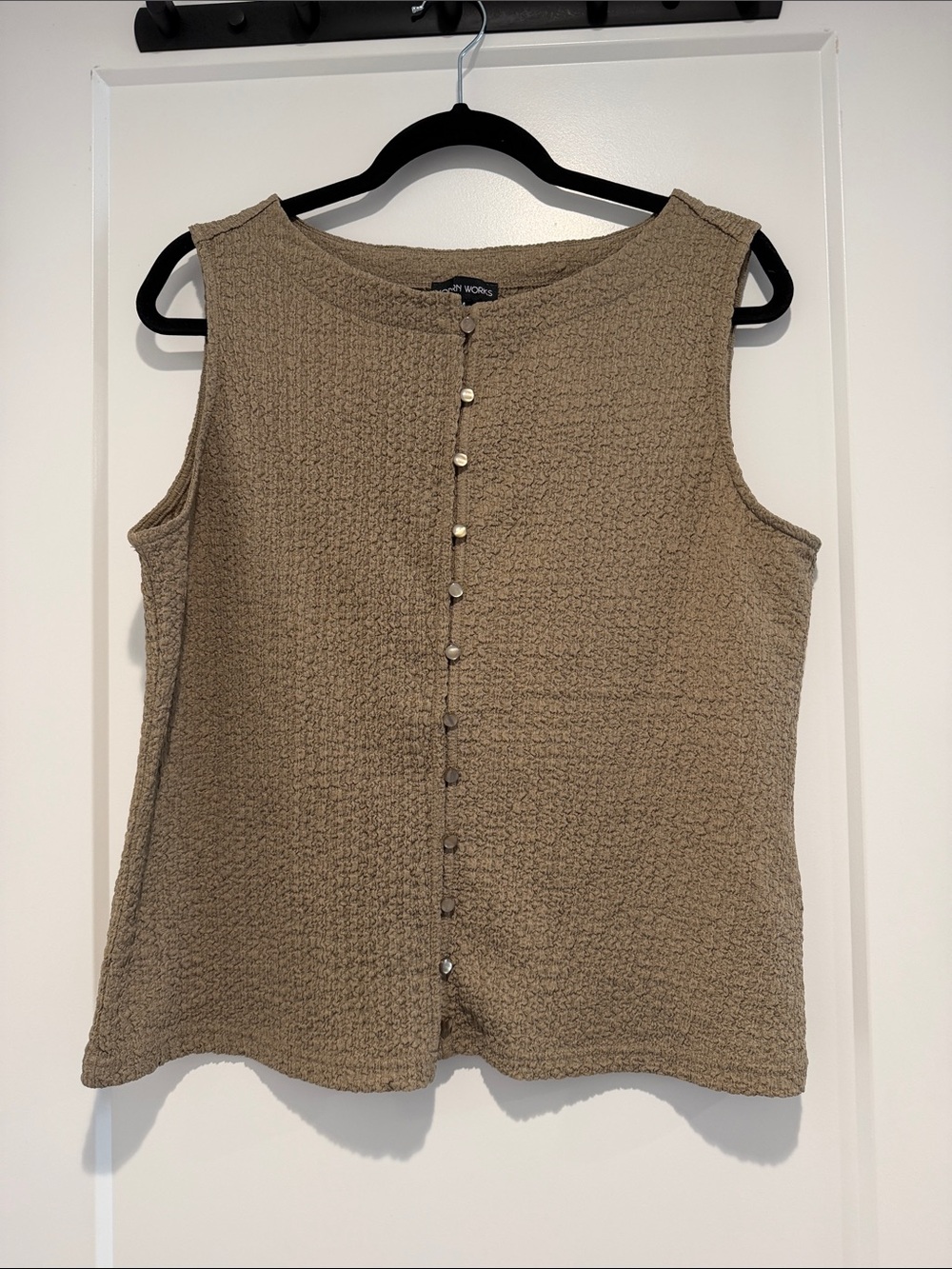 MODERNWORKS Textured Sleeveless Button-Front Camisole